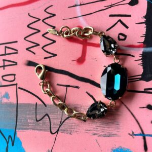 BRANSOLETA NA ŁAŃCUCHU, Z TRZEMA KRYSZTAŁAMI