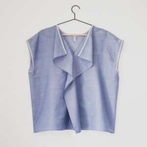 błękitny top = bluzka w kolorze nieba - wspaniała do oficjalnych lub eleganckich stylizacji ale i na codzień do jeansów czy szortów